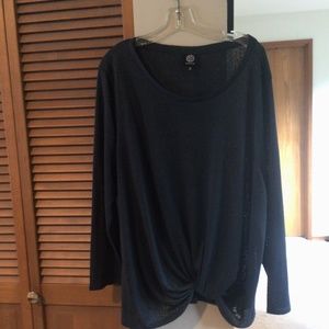 A soft bluish/green `2x Bobeau long sleeve top with twisted bottom